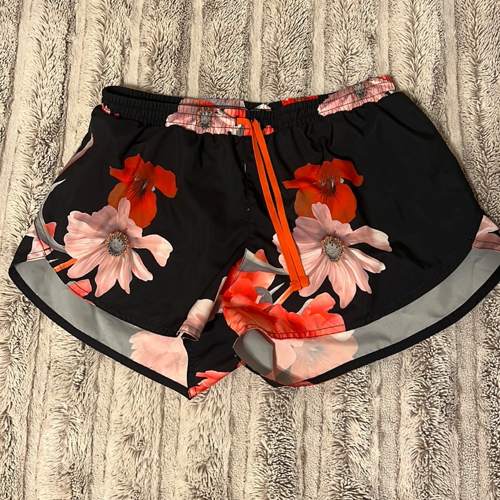 Old navy active shorts. Size M